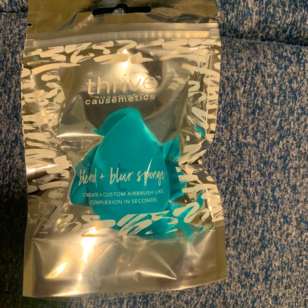 Brand new Thrive Causemetics Sponge! 💕